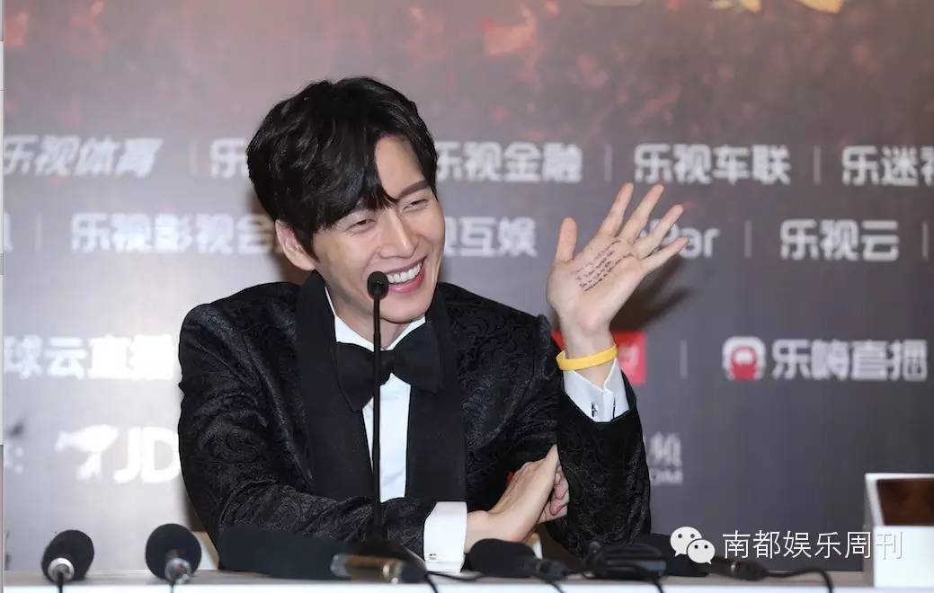 华晨宇张艺兴演唱会对比,华晨宇业内大佬