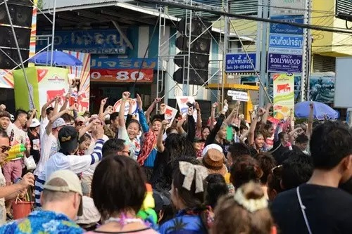 火线狂欢值得买吗,火线狂欢节游戏视频