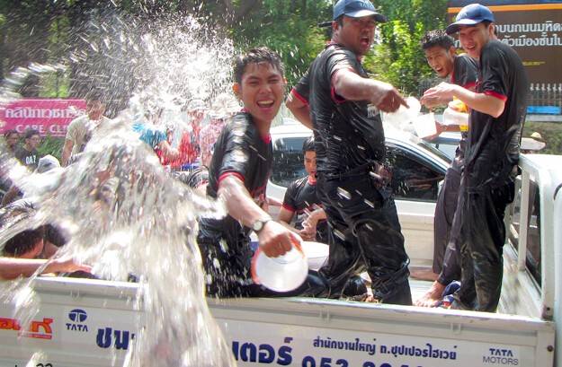 火线狂欢值得买吗,火线狂欢节游戏视频