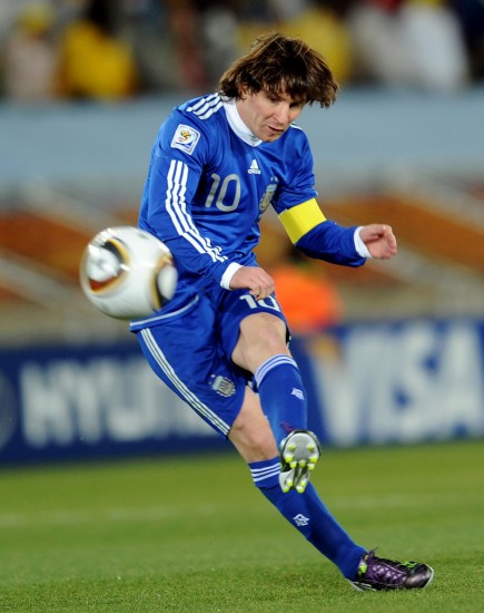 从小患侏儒症到成为球星,不抛弃不放弃他