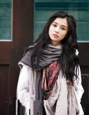 头顶头发少颧骨高脸大发型,脸大头发少适合什么发型短发