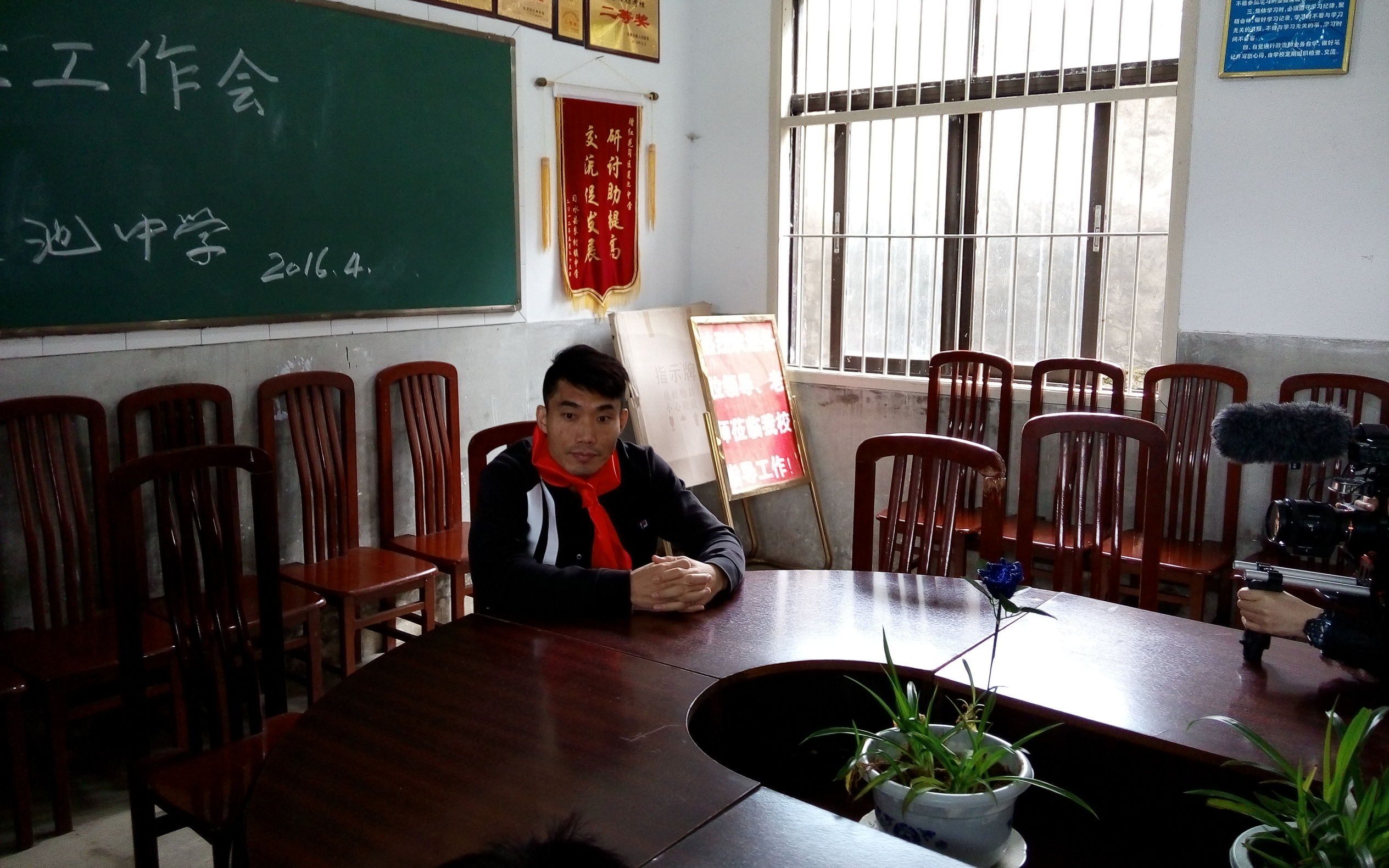 梦想100分公益计划走进遵义亚洲足球先生郑智为孩子加油鼓劲