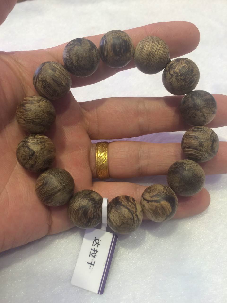 沉香手串目前市场价格,沉香手串的价格一般是多少钱