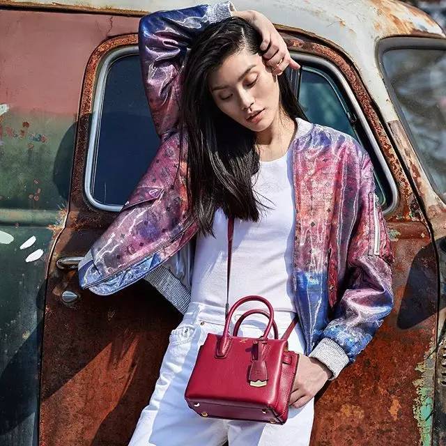 “半小时遇到4个同款”|留学生撞包大调查