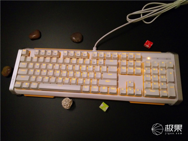 我生活工作中的白马王子，612机械键盘体验