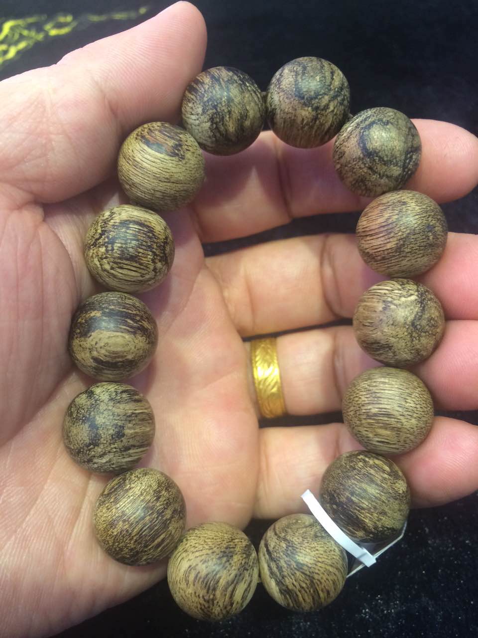 沉香手串目前市场价格,沉香手串的价格一般是多少钱