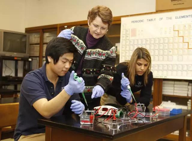 詹姆斯高中比赛50分,詹姆斯经典对决科比