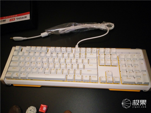 我生活工作中的白马王子，612机械键盘体验