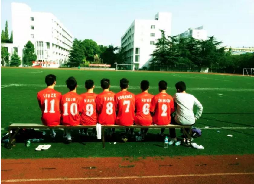 足球上天的恩赐,足球带来一生快乐