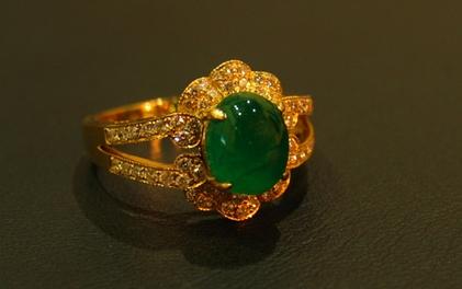 佩戴钻戒的寓意,佩戴祖母绿的好处