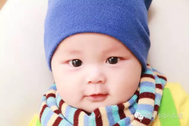 宝宝看起来怎么有点斗鸡眼怎么办,疏忽导致宝宝产生斗鸡眼