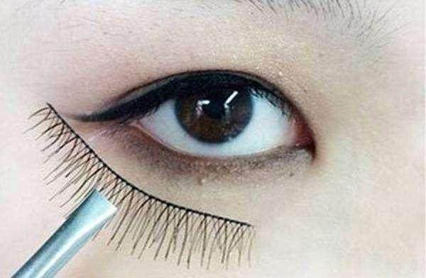 睫毛短小又稀疏，几招教你浓密卷翘起来