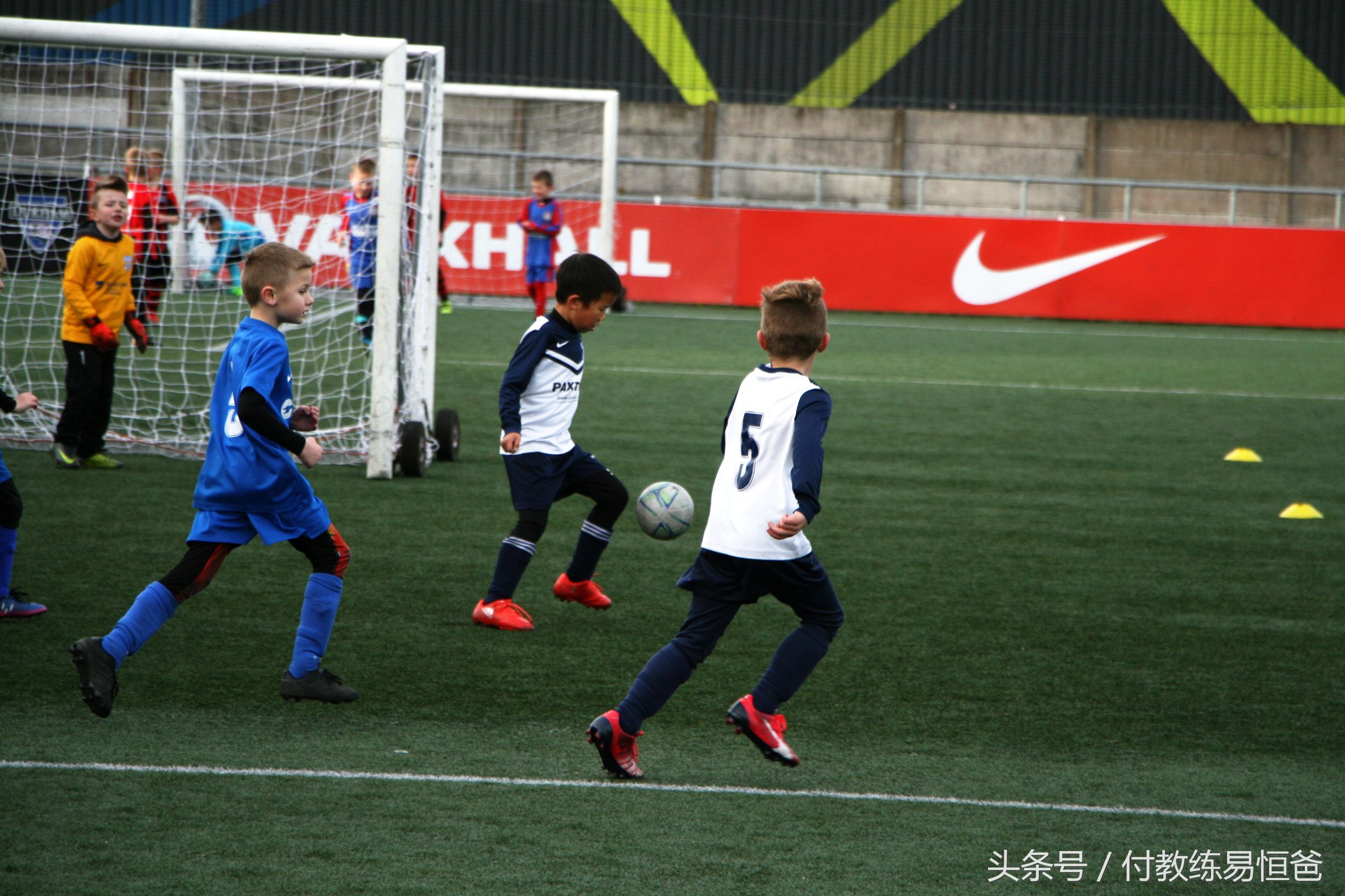 教孩子踢球先要理解足球,小孩子踢球普遍存在的问题