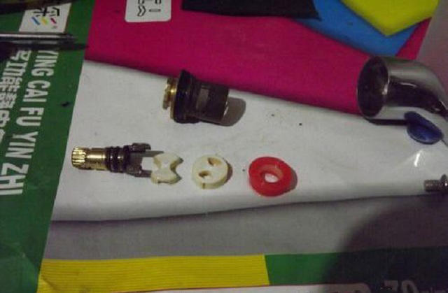 美的净水器小水龙头滴水维修视频,洗澡间水龙头开关滴水维修方法