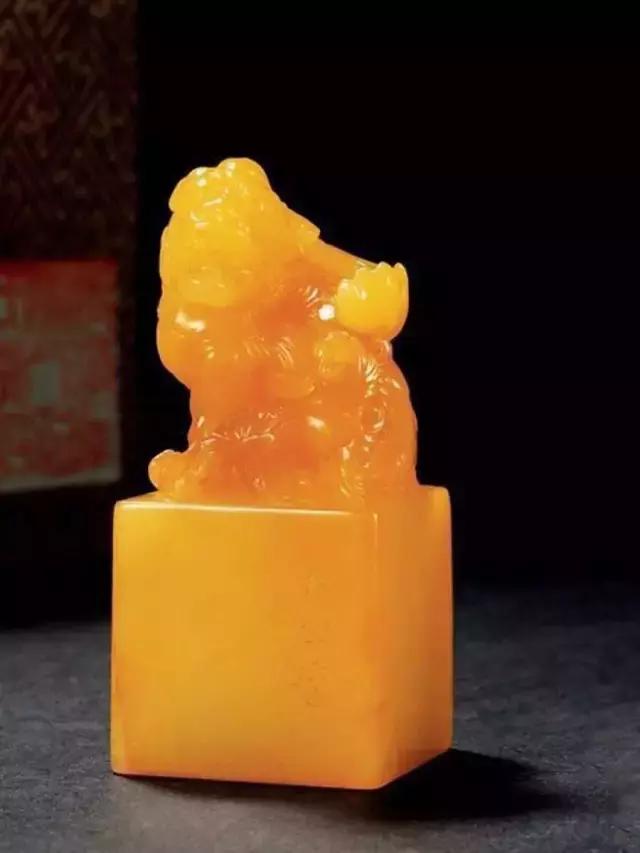 田黄石印章鉴别方法及价格,田黄石素面六面小印章价值