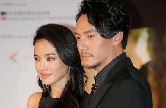 拍戏时假戏真做的四对明星，最后一对戏组喊停也停不下！