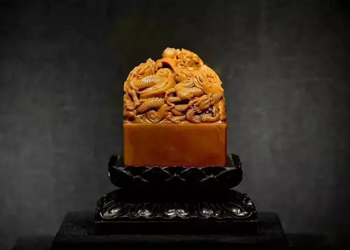 田黄石印章鉴别方法及价格,田黄石素面六面小印章价值