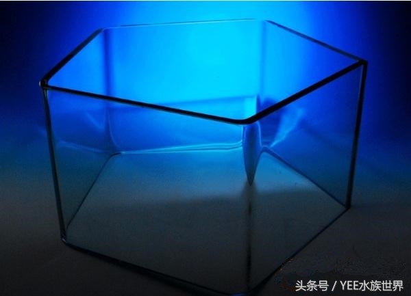 亚克力鱼缸的透光度是多少,亚克力鱼缸和玻璃哪个好