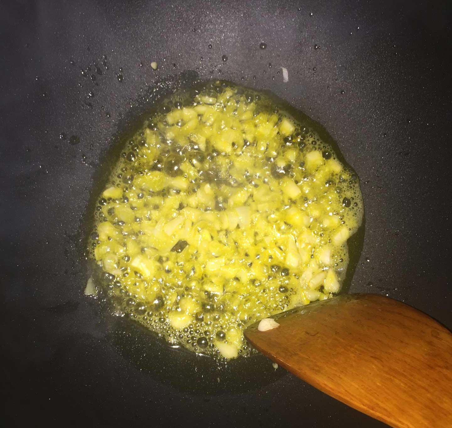 如何在家自制爽滑细嫩的肠粉,2分钟学会做肠粉技术