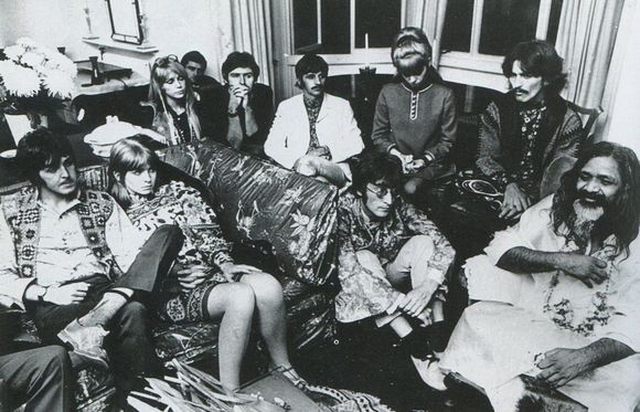 披头士的“精神导师”：他靠明星“上位”，令美国政府拨款鼓励公务员修炼