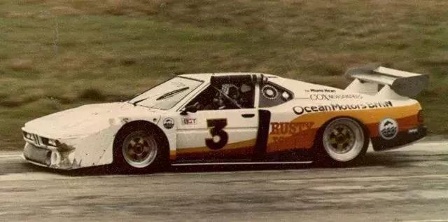 宝马第一台中置引擎超跑M1赛车版，曾经遭遇怎样的挫折？