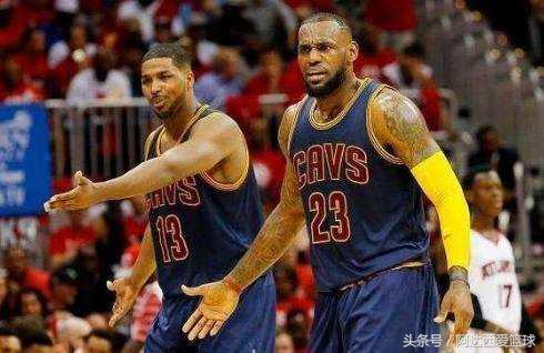 詹姆斯被犯规不吹怒帽,詹姆斯如何回应裁判的不吹哨