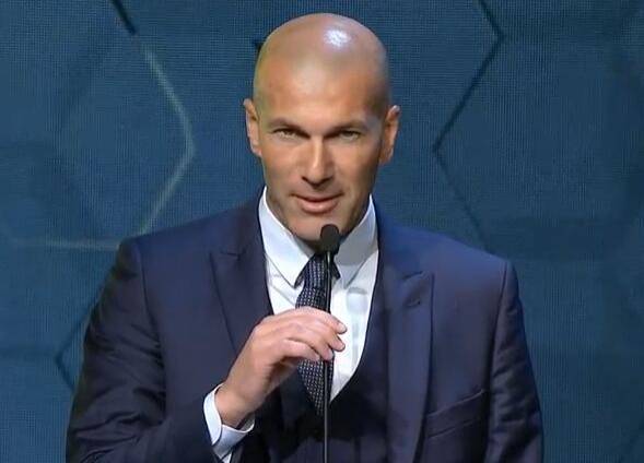 c罗获得国际足联男足特别奖,里皮与c罗谁更厉害