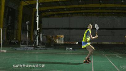 如何打出高远球,羽毛球反手高远球手指发力细节