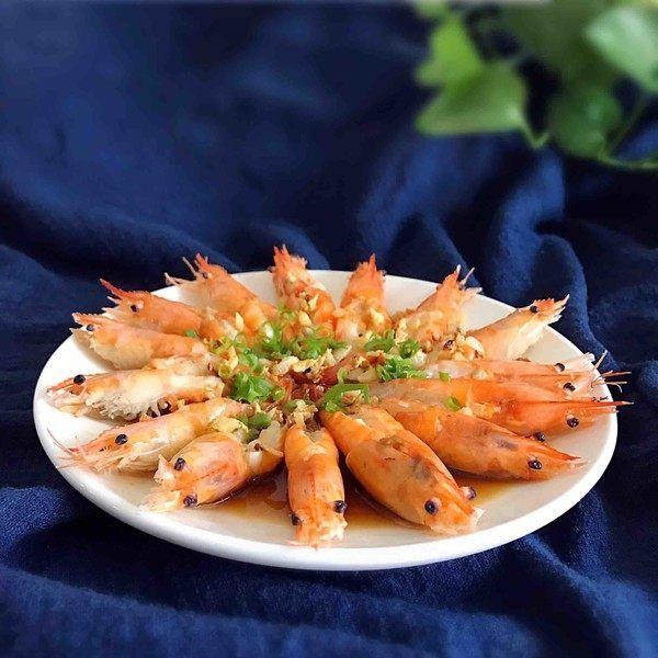蒸基围虾怎么抽虾线,基围虾不蒸不炸这样做越嚼越香