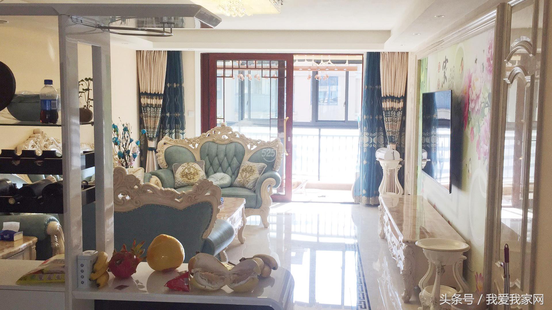 刚装完的学区房，走廊吊灯的浪漫全毁电视背景墙和走廊墙纸上了