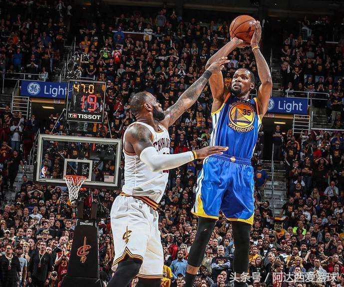 詹姆斯被犯规不吹怒帽,詹姆斯如何回应裁判的不吹哨