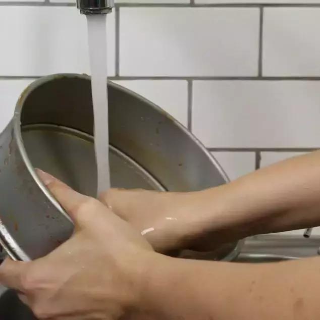 生锈的铁锅怎么开锅不生锈不粘锅,铁锅不粘锅推荐家用