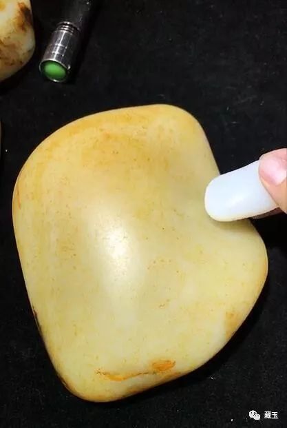 怎么辨别和田玉的最简单方法,如何用最简单的方法鉴别和田玉