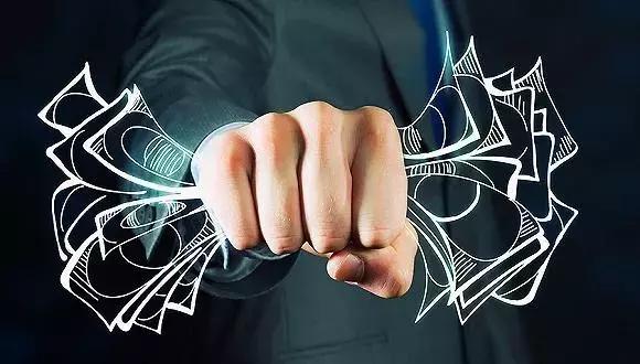 现金贷“罪与罚”：“撸口子”老哥月入五千负债十万，谁为此买单