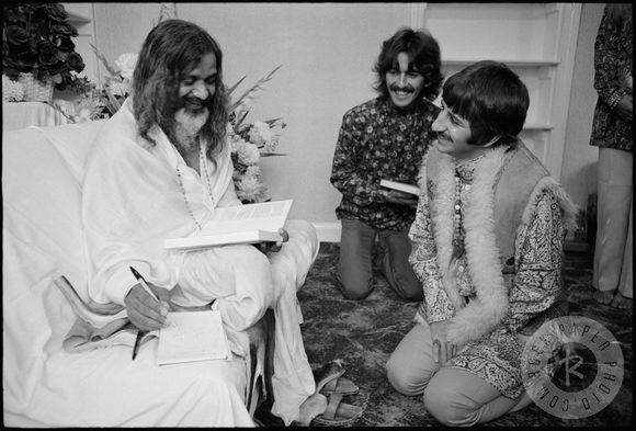 披头士的“精神导师”：他靠明星“上位”，令美国政府拨款鼓励公务员修炼