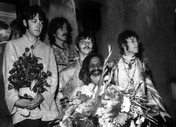 披头士的“精神导师”：他靠明星“上位”，令美国政府拨款鼓励公务员修炼