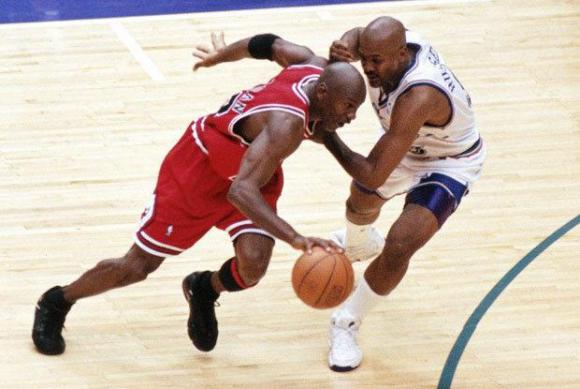 詹姆斯走步绝杀奇才gif,詹姆斯踩线三分绝杀活塞