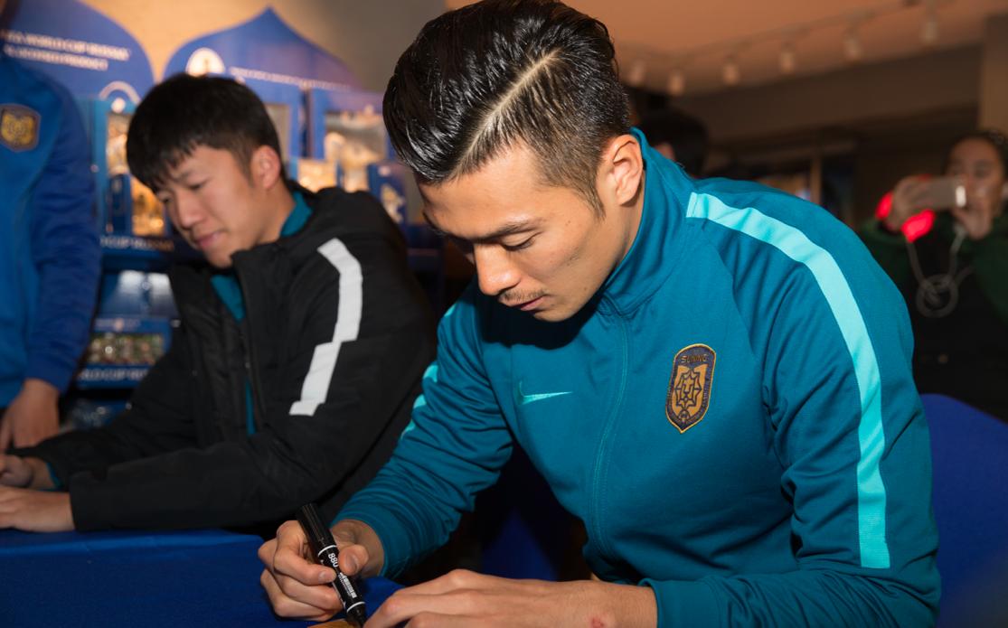 给球迷颁个奖，都搞这么隆重！这家中超足球俱乐部真是爱球迷！