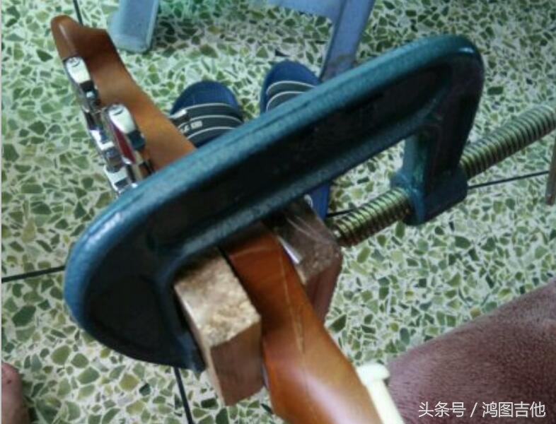 吉他琴头摔了一下,吉他琴头断了怎么恢复无痕