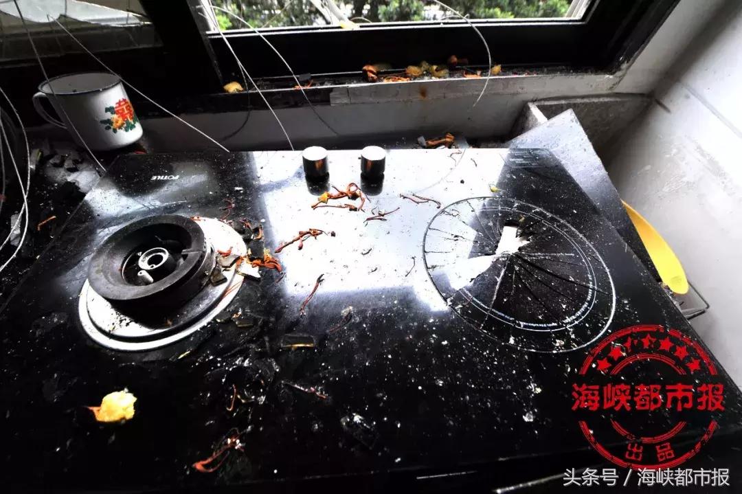 煤气灶爆炸震烂窗户玻璃原因,煤气灶因为隔热挡板爆裂