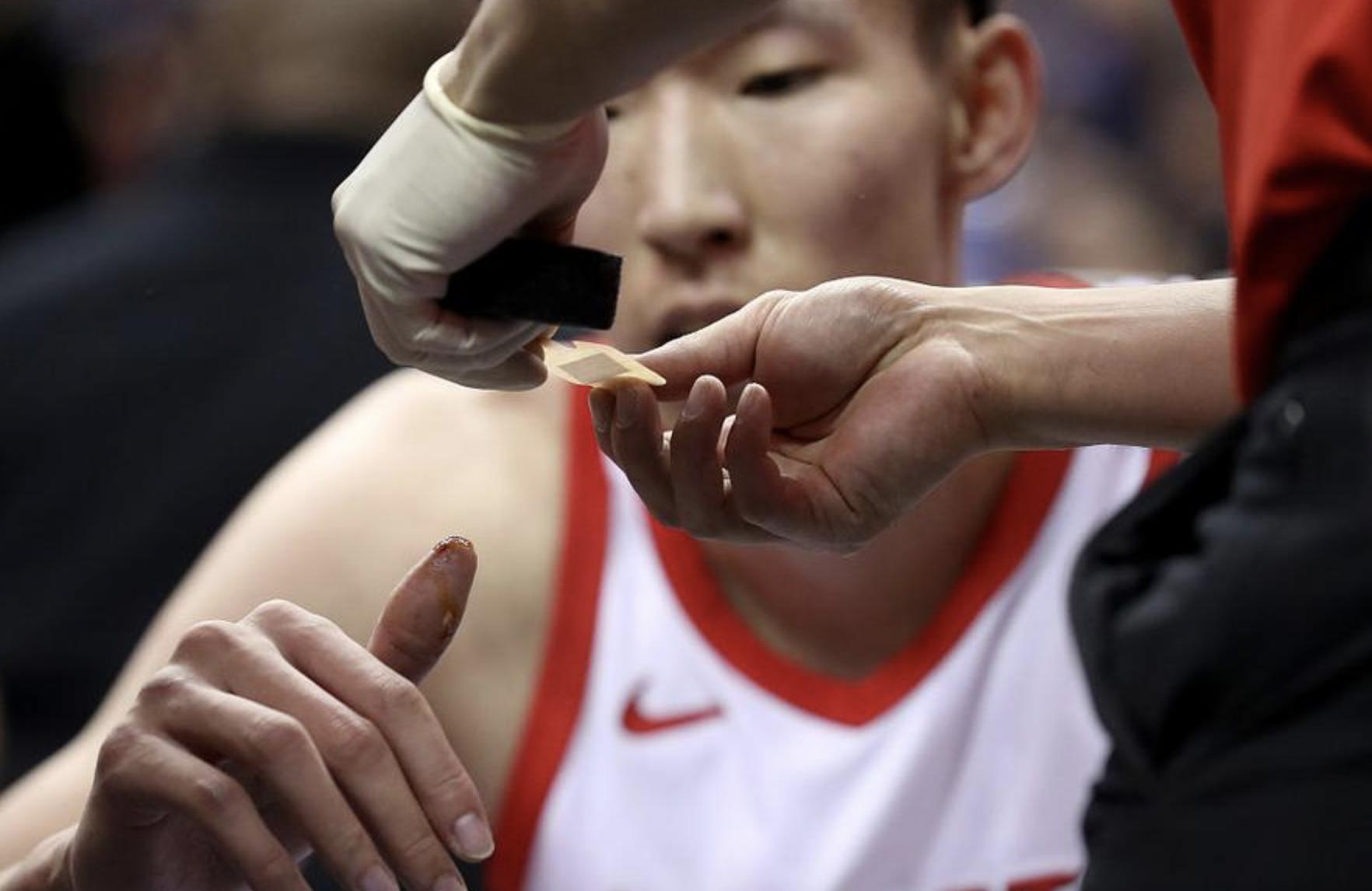 周琦三十五秒三失误,周琦3分