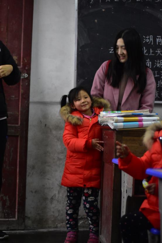 「SNG微公益」“爱心包”公益携手企鹅电竞主播温暖之行