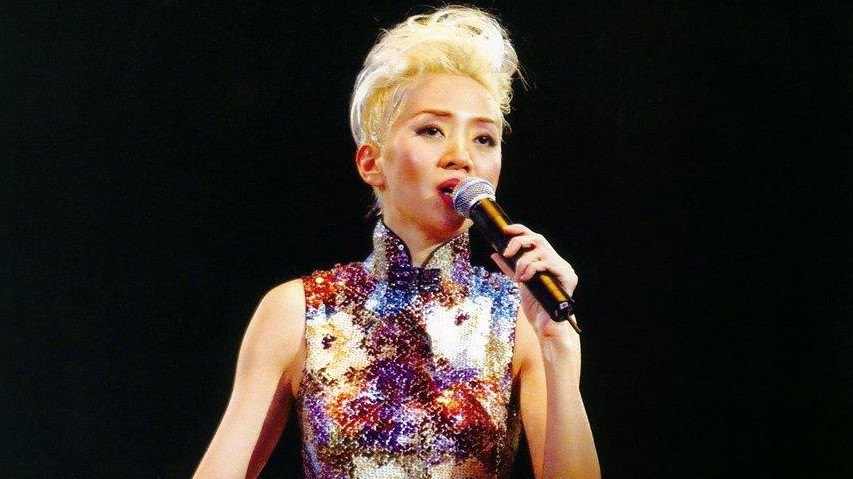 黄家驹谭咏麟经典歌曲,黄家驹28首最经典歌曲灰色轨迹