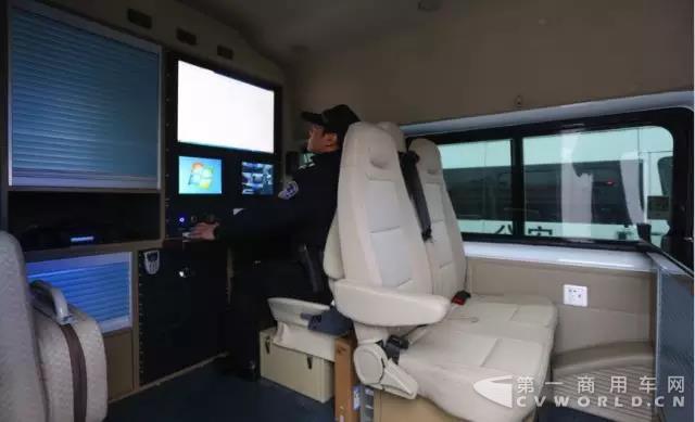 新型信号侦测警车,摄像头识别警车