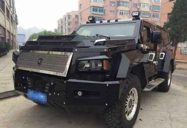 这辆破越野车，却价值1000多万，难道里面镶金边儿了吗？
