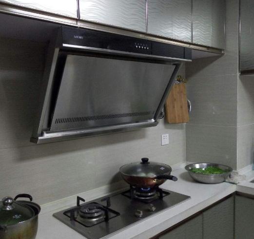 油烟机为啥炒菜还到处都是油烟,油烟机开着厨房里为什么还有油烟