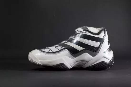 上赛季湖人队9号球员,湖人队历史上穿84号球衣的球员