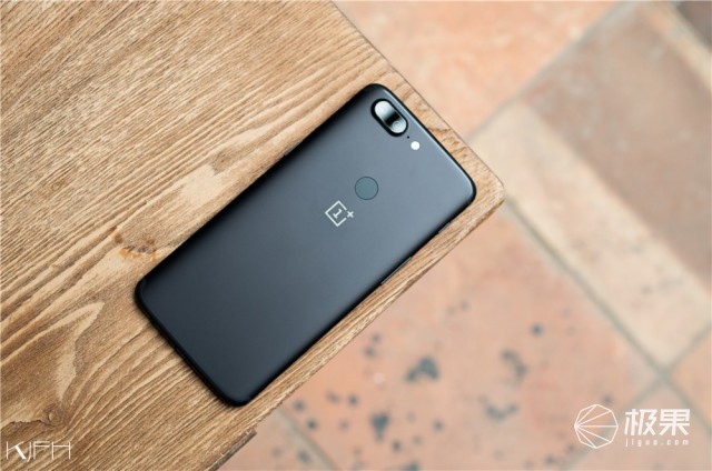 资深极客上手一加5T，顺便给你聊聊它的前世今生