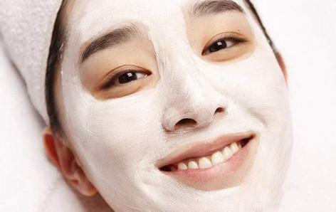 脸上长痘痘的时候可以敷面膜吗,脸上长痘痘能不能抹护肤品