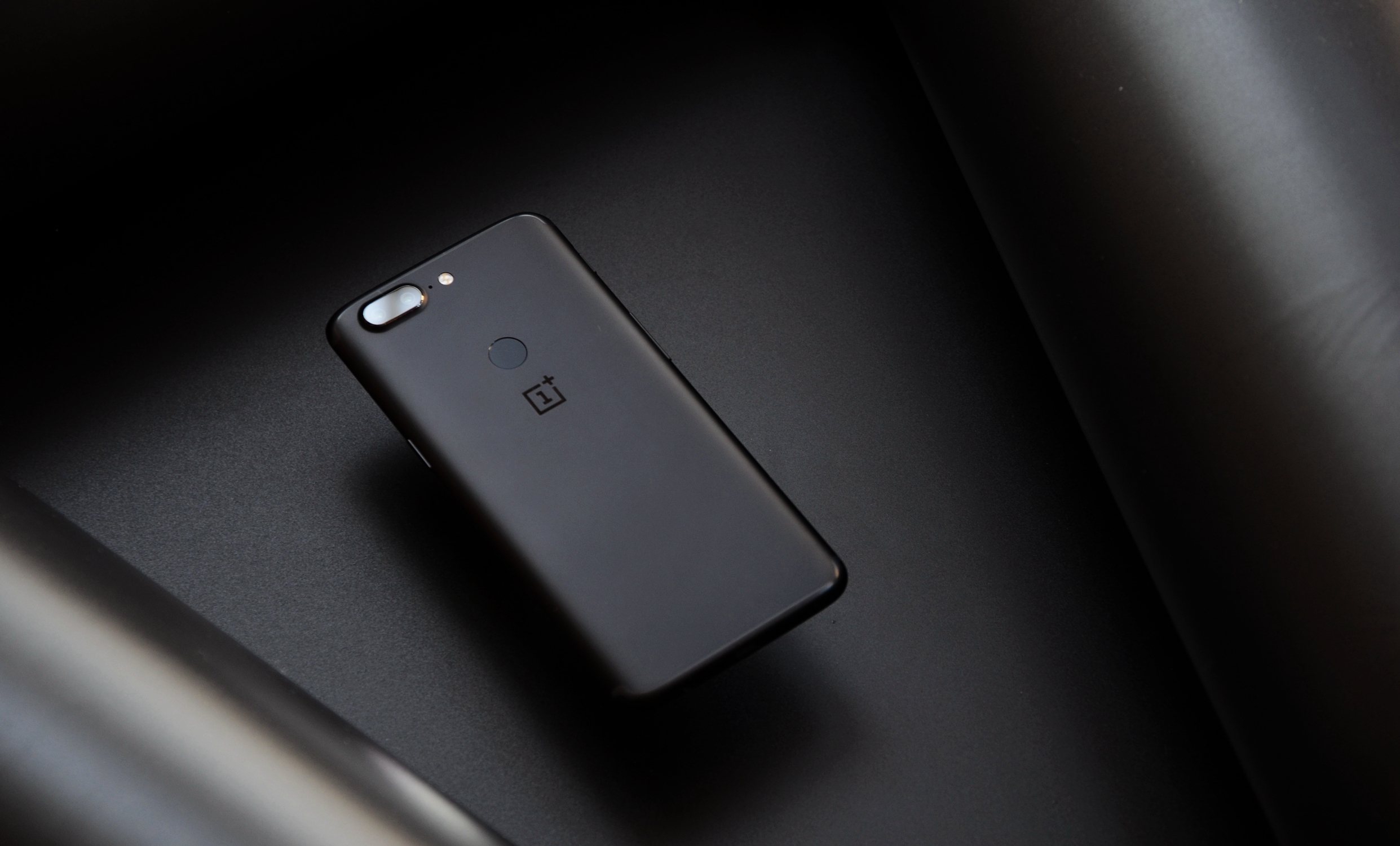 一加新旗舰手机一加5t上手体验,一加5t手机最新曝光